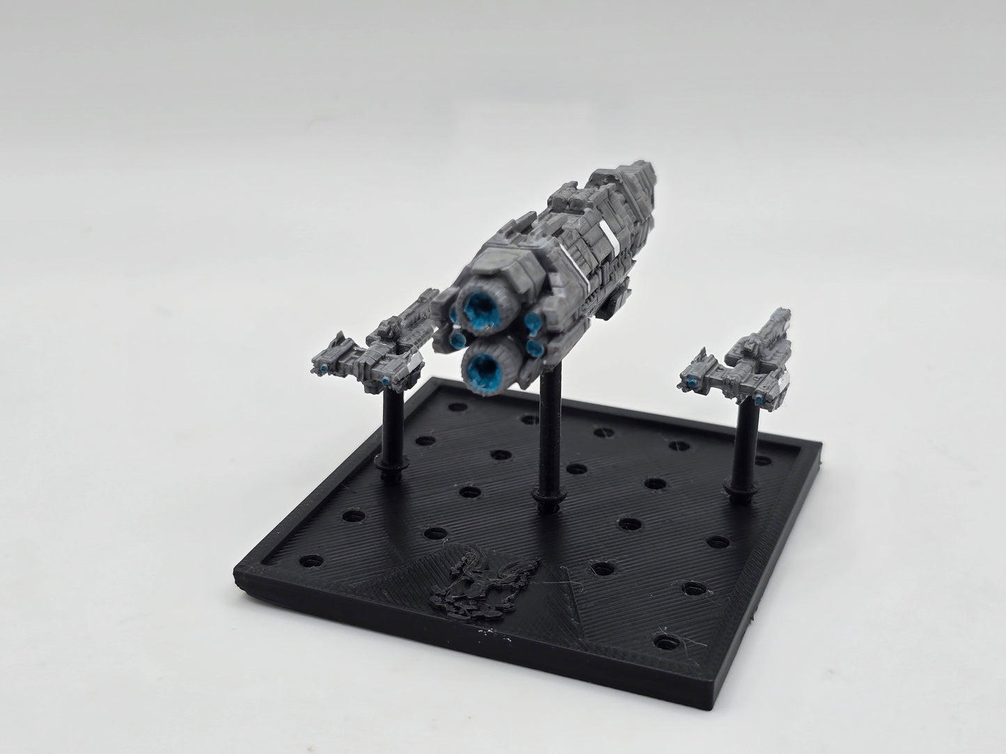 Painted Marathon Cruiser and 3x Paris frigates for Halo Fleet Battles